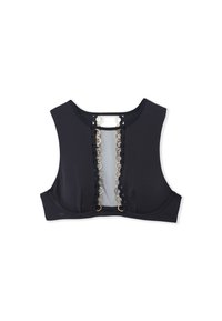 Soutien-gorge de sport noir avec un panneau en mesh à l'avant, orné d'accents ronds en or le long de la fermeture, et de larges bretelles pour un bon maintien.