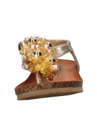 Infradito metallici dorati con suola testurizzata, caratterizzati da un motivo floreale di perline gialle e rosa e decorazioni sulla cinghia.