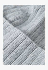 Unselected, hazy fog melange