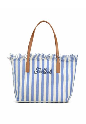 Borsa tote a righe blu e bianco con manici in pelle color tabacco e bordo superiore con frange, ricamata con "MC2 Saint Barth" sul davanti.