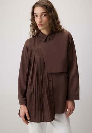 WITH PLEAT DETAIL - Bluza s gumbima - kahverengi