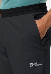 Jack Wolfskin PRELIGHT CHILL  - Kurze Sporthose - black