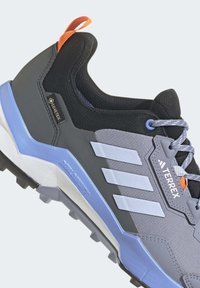 Adidas Terrex Trekingové boty - silver violet blue dawn core black