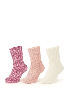 Tres pares de calcetines de lana de punto acanalado en rosa, rosa claro y blanco roto, mostrados en posición vertical sobre un fondo blanco.