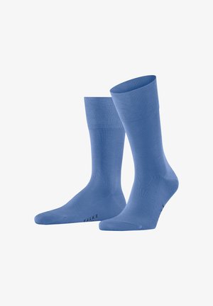 Blaue Crew-Socken aus weichem Material mit einem gerippten Bündchen, das eine glatte Textur und dezente Markierung an der Seite aufweist.