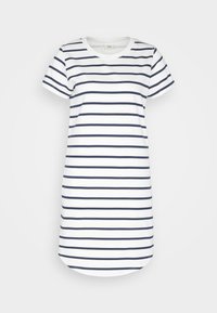 Robe t-shirt rayée à manches courtes, fabriquée en tissu léger. Présente des rayures horizontales bleu marine sur un fond blanc, avec un ourlet arrondi.