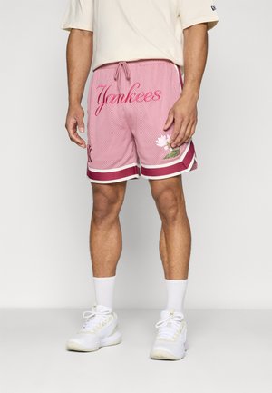 New Era MLB NEW YORK YANKEES FLORAL SHORT - Equipación de clubes - pink