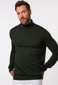 Maglione verde a collo alto realizzato in morbido tessuto a maglia, design aderente, polsini e orlo ribattuti, texture liscia, stile semplice e classico.