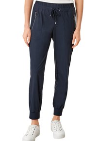 Navyblauwe joggingsbroek gemaakt van lichte stof, met elastische boorden, een koordsluiting bij de taille en ritszakken.