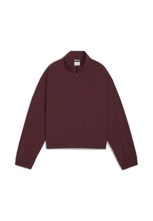 Bordeaux langærmet pullover med halv lynlås, elastiske manchetter og kant, samt diskret Puma-logo på venstre bryst.
