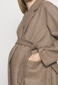 ONLY MATERNITY Klassisk kappa / rock - brown
