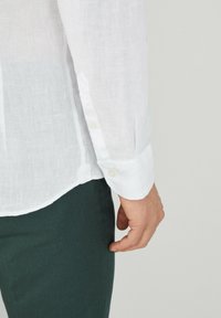 Hackett London GARMENT DYE  - Košeľa - white