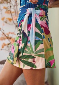 Next REGULAR FIT - SCENIC PRINTED HOLIDAY  - Minikjol - multicolour