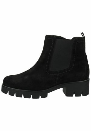 Bottine noire en daim avec un panneau latéral élastique, semelle épaisse avec des rainures et une languette à l'arrière pour un enfilage facile.