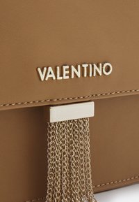 Valentino Bags PICCADILLY - Mala a tiracolo - cammello