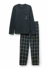 Mörkblå långärmad tröja med en rutmönstrad bröstficka och matchande rutmönstrade mörkblå byxor med ljusbeige f önsterkollmönster.