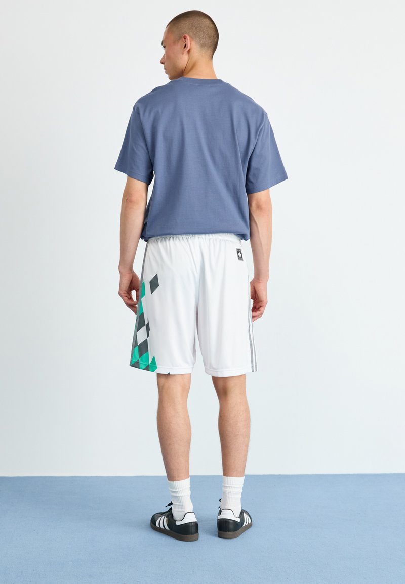 adidas Originals NUWAVE SHORT - Šortky - white