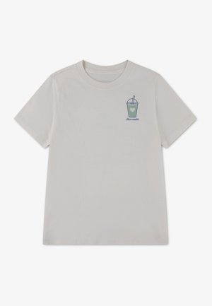 T-shirt gris clair à manches courtes avec un petit dessin d'un gobelet et le mot « Abercrombie » sur le côté gauche de la poitrine.