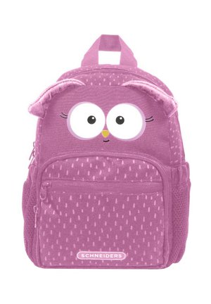 Rosa Rucksack mit Eulendesign, der große Augen, Filzverzierungen an den Ohren und eine strukturierte Oberfläche mit weißen Punktmustern aufweist. Zwei Reißverschlusstaschen.