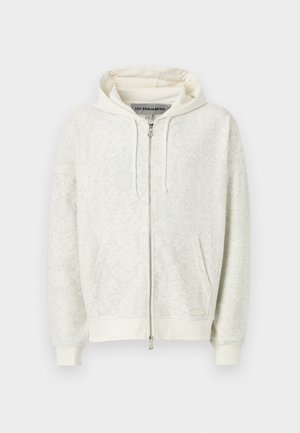 Haut de sweat à capuche zippé gris clair avec un motif discret, capuche à cordon de serrage et poches kangourou. Comprend des poignets et un ourlet côtelés. Texture douce.