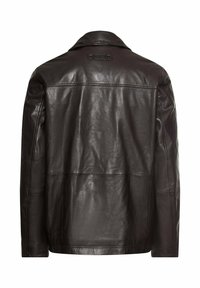 Bruine leren jas met een rugnaad, twee schouderepauletten en een gladde textuur. Het ontwerp bevat een klassieke kraag en een nette afwerking.