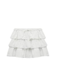 Falda blanca con volantes de tres niveles, hecha de un tejido ligero, con una cintura elástica y detalles bordados de flores.