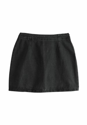 Zwarte denimrok met een rechte silhouet, voorzien van een gestikte tailleband, voorzakken en een zoom die net boven de knie eindigt.