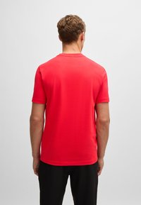 BOSS Basic póló - open red