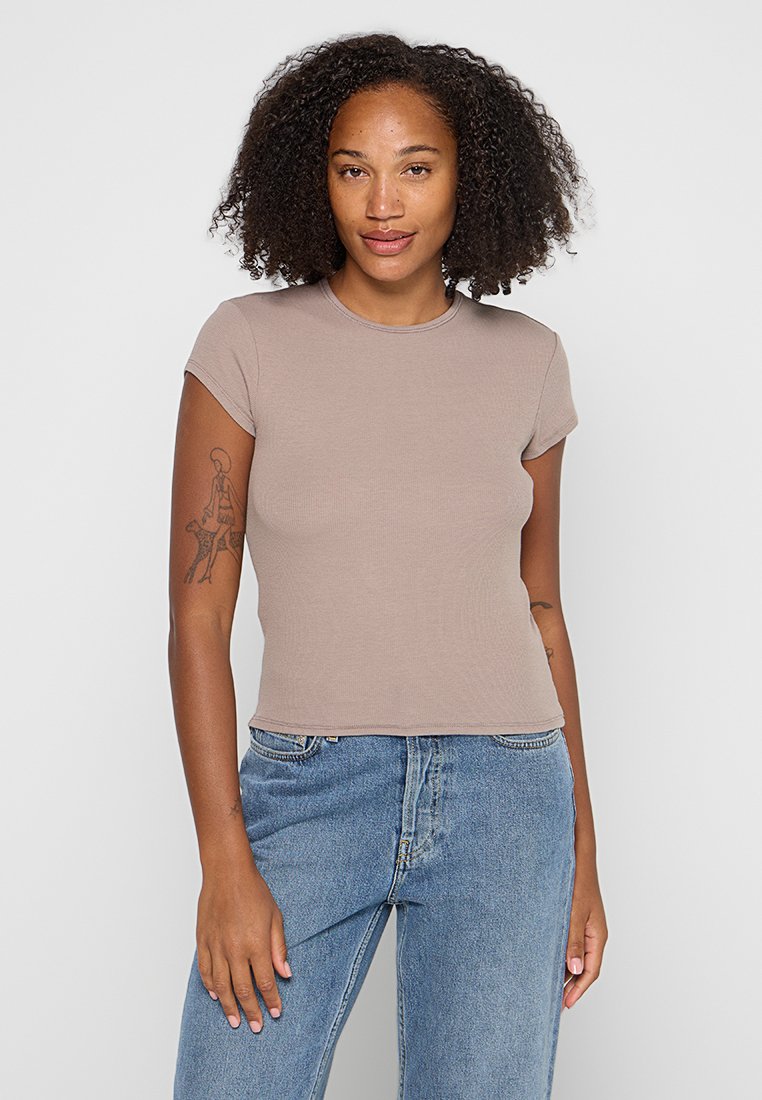 Mango T-shirt basic lichtbruin Mango T-shirt basic lichtbruin