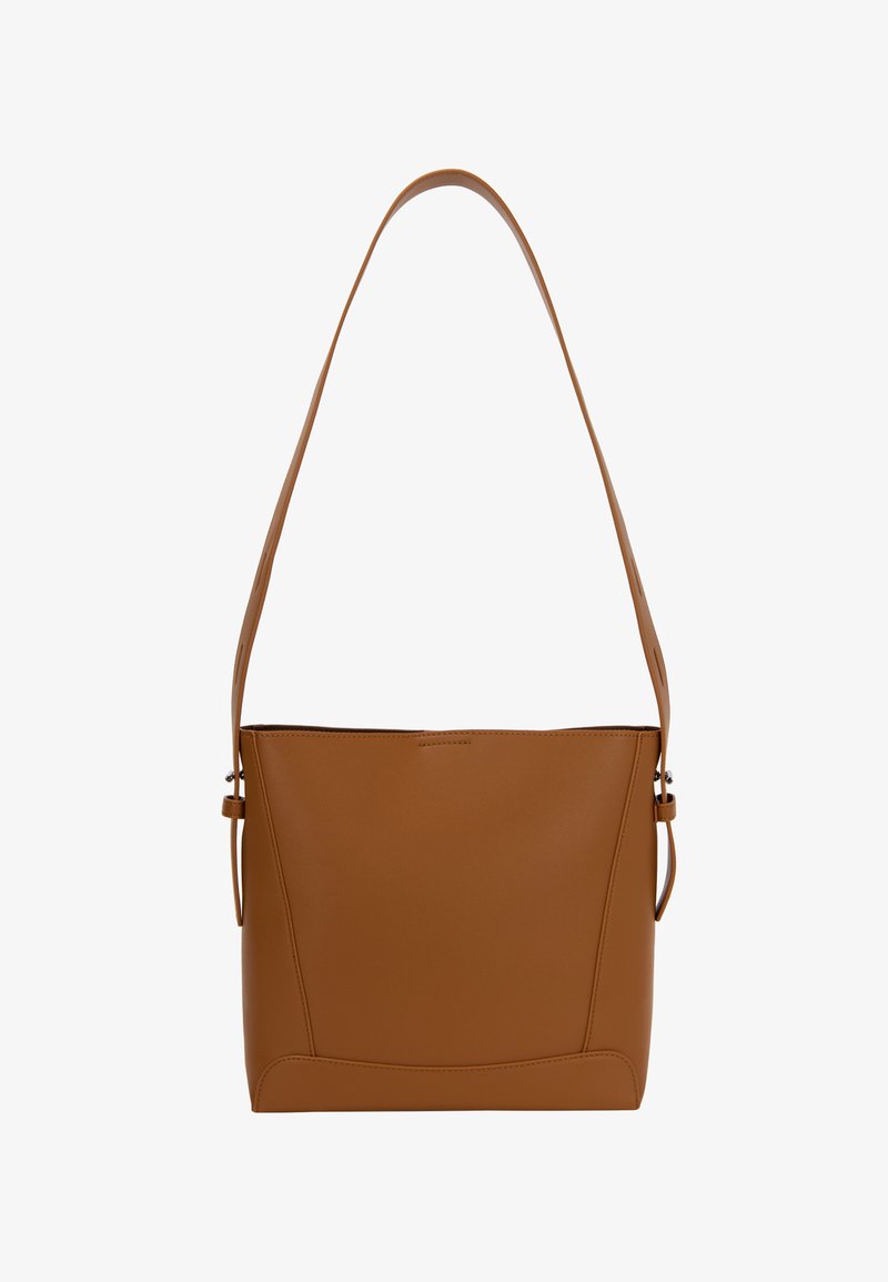 Bruine leren handtas met een minimalistisch ontwerp, met een platte vorm, een enkele verstelbare schouderband en twee hoekige zijaccenten.
