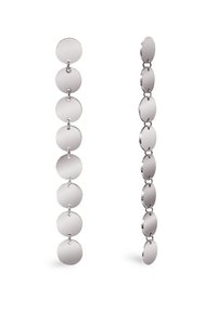 Boucles d'oreilles pendantes en métal argenté présentant une série de maillons ovales et circulaires alternés, affichant une surface lisse et réfléchissante.
