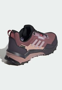 Adidas Terrex AX4 GORE-TEX® HIKING - Fjellsko - quiet crimson/preloved fig/warm clay