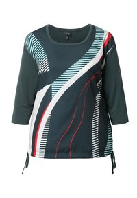 Top de color verde oscuro con un escote redondeado y mangas de tres cuartos. El diseño incluye patrones abstractos en blanco, azul y rojo con lazos ajustables a los lados.