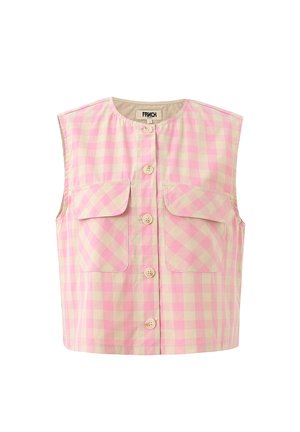 Veste sans manches à boutons avec motif vichy rose et beige, deux poches à rabat à l'avant, et encolure arrondie.