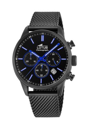 Montre chronographe noire avec un bracelet en maille. Trois sous-cadrans et marqueurs d'heure bleus sur un fond noir. Le design notable comprend une fenêtre de date et des aiguilles audacieuses.