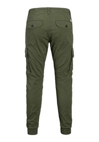 Pantaloni cargo verde oliva con vestibilità slim, dotati di due tasche posteriori, due tasche laterali con patta e polsini elasticizzati alle caviglie.
