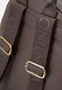 Valentino Bags NEVER - Mugursoma - taupe
