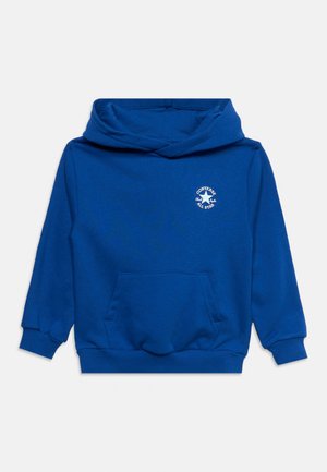 Sweat à capuche bleu pour enfants avec poche avant et petit logo blanc Converse All Star sur le côté gauche de la poitrine.