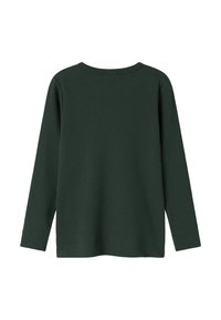 Musta vihreä ribbed pitkähihainen paita pyöreällä kauluksella, näkyy takaa valkoista taustaa vasten.