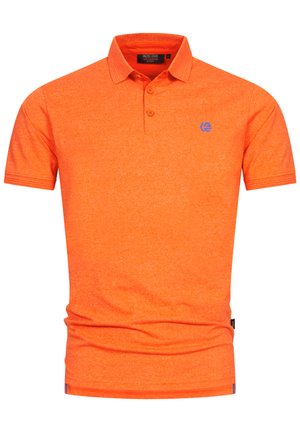Orange polo skjorte lavet af struktureret stof med krave, to knapper og et lille blåt logo på brystet. Korte ærmer med ribbede detaljer.