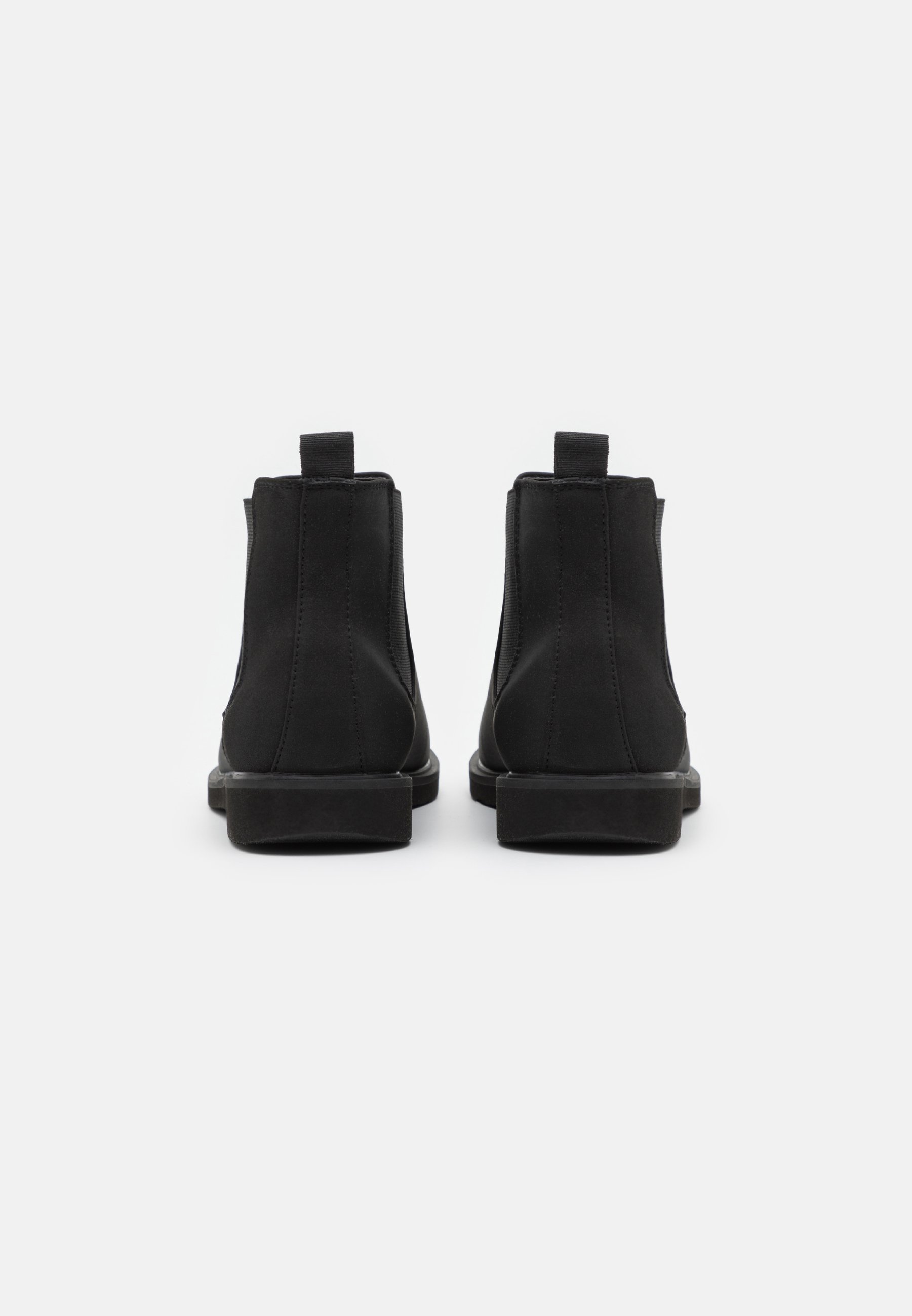Stivali chelsea in pelle scamosciata neri di Pier One, €24 | Asos |  Lookastic
