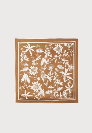 Brązowa kwadratowa apaszka z delikatnymi białymi wzorami kwiatów i liści, obramowana dwoma cienkimi białymi obwódkami.