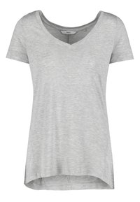Jasnoszary t-shirt z krótkim rękawem i dekoltem w kształcie litery V, wykonany z miękkiego materiału, z lekko dłuższym tyłem i gładką teksturą.
