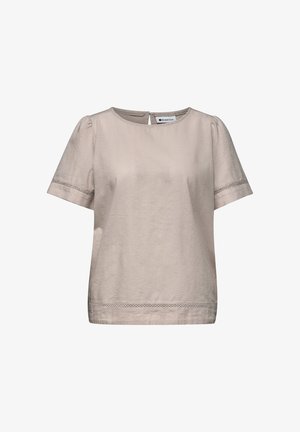 Blouse beige à manches courtes avec col rond, manches légèrement bouffantes, bordure en dentelle aux manches et à l’ourlet, fermeture par boutons dans le dos.