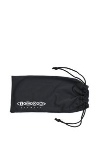 Černá měkká taška na brýle, s uchem na stahování a bílým logem značky na přední straně. Hladký povrch.