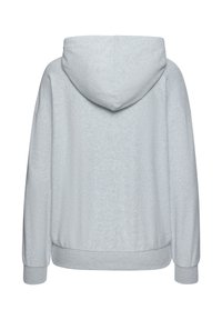 Helles graues Kapuzensweatshirt aus weichem Fleece-Material. Es verfügt über einen entspannten Schnitt, ribbelte Bündchen und einen Saum, der auf der Taille sitzt.