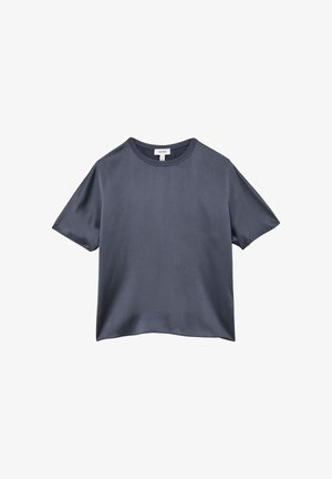 Donkergrijs polyester T-shirt met korte mouwen en ronde hals, met een ontspannen pasvorm, weergegeven op een witte achtergrond.