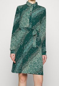 Vero Moda Skjortklänning - green