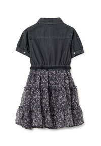 Abito a maniche corte con un corpetto in denim scuro, vita elasticizzata e una gonna in chiffon stampata con fiori a strati nelle tonalità di grigio e rosa.