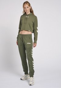 Hummel HMLLEGACY CROPPED  - Hoodie - beetle